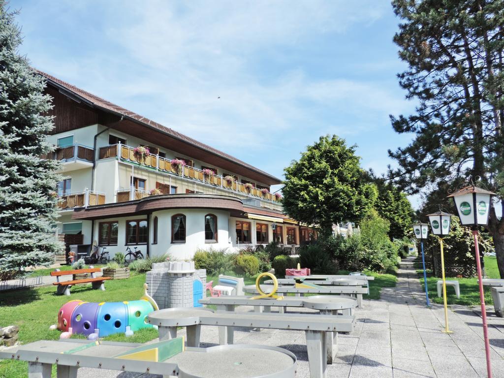 Golf-Tennis-Wellnesshotel Mori Sankt Kanzian am Klopeiner See Exterior photo