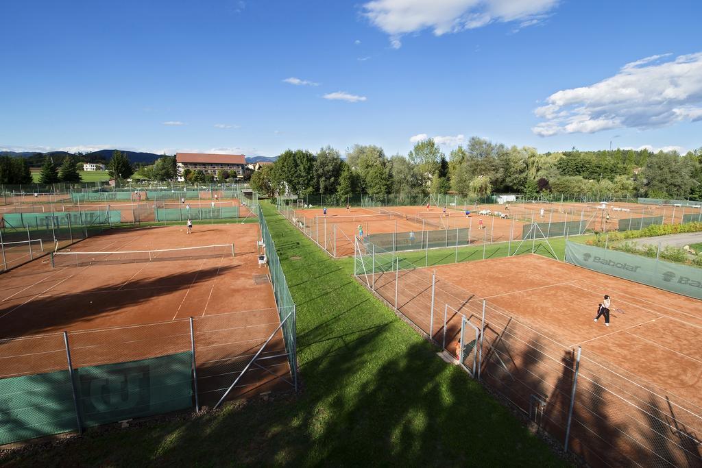 Golf-Tennis-Wellnesshotel Mori Sankt Kanzian am Klopeiner See Exterior photo