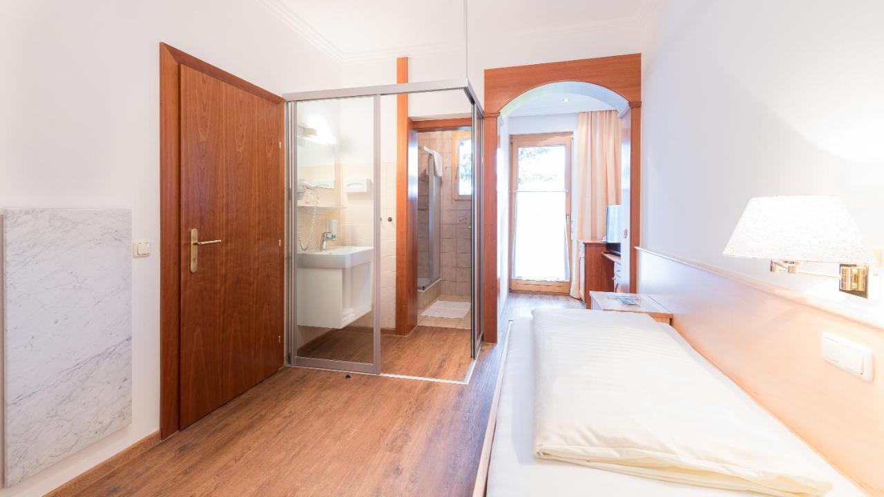 Golf-Tennis-Wellnesshotel Mori Sankt Kanzian am Klopeiner See Exterior photo