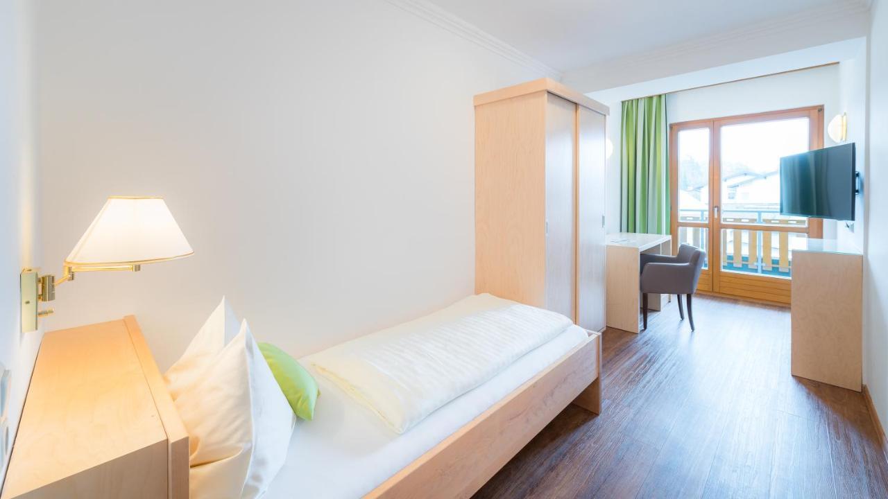 Golf-Tennis-Wellnesshotel Mori Sankt Kanzian am Klopeiner See Exterior photo
